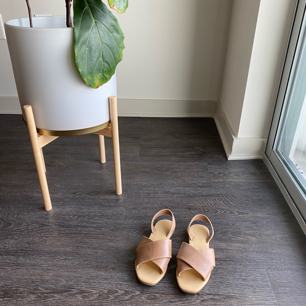 Nisolo All-Day Cross Strap Sandal in “Almond”. Size 7 but runs big